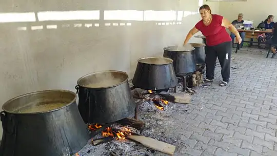 Arguvan Abdal Musa Kültür Derneğinden Aşure ve Lokma İkramı