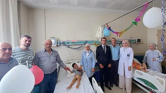 Arapgir Belediye Başkanı Cömertoğlu'ndan Sünnet Çocuklarına Hastanede Ziyaret