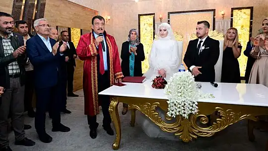 Seda ve Murat Uslu Çiftine Muhteşem Düğün Töreni