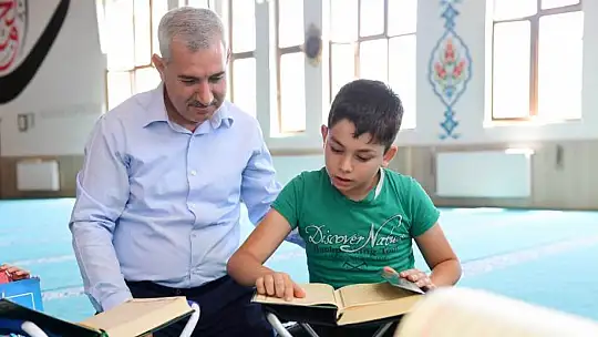 Başkan Çınar'dan Çilesiz Aksa Cami Yaz Kuran Kursuna Ziyaret