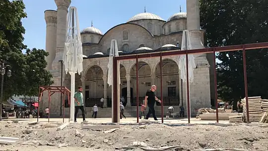 Başkan Yağlıcı' Yeni Cami'de Yapılan Adı Restorasyon Amacı Yıkım '