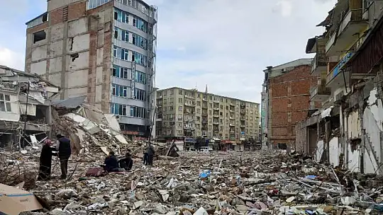 Bakan Özhaseki'den Deprem Bölgesi İçin Açıklama