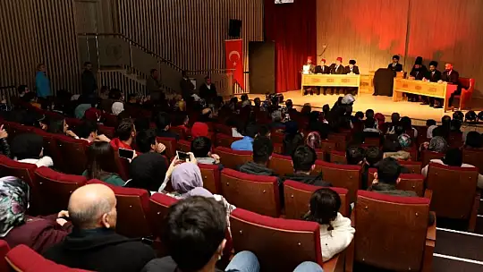 'İstiklal Yolu Mehmet Akif' Tiyatro Eseri Battalgazi'de Seyirci İle Buluştu