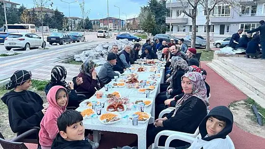 Yeniden Refah Partisi İftar'da Depremzedelerin Yanında