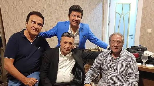 Nargileci Ali Dayı'ya Ünlü Sanatçılardan Ziyaret