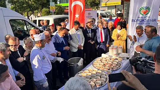 Soykan Parkı'nda Vatandaşlara Aşure İkram Edildi