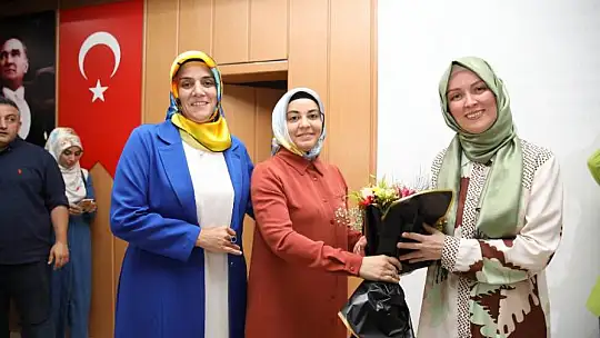 'Aile Akademisi'nin İlk Konuğu Yazar Hatice Kübra Tongar Oldu