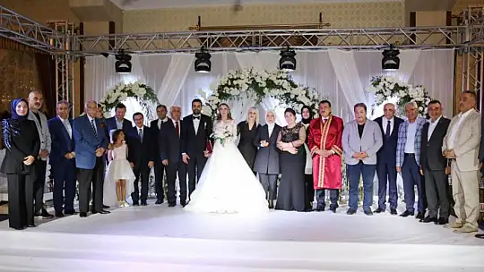 Tuğçe ve Onurhan Dillere Destan Düğün ile Evlendi.