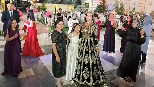 Nurgül ve Şahin Çiftinden Malatya'da Masalsı Kına Gecesi