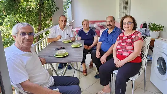 Yeşiltepe Gazi Mahallesi Muhtarı Başıbüyük'ten Aşure İkramı