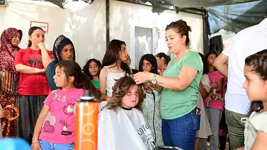 Yeşilyurt Belediyesinin 'İyilik Makası' Projesi Depremzede Çocuklara Umut Aşılıyor