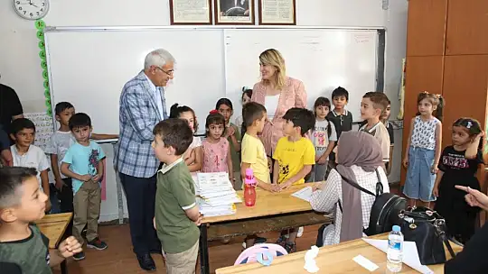 Başkan Güder Okula İlk Kez Başlayan Miniklere Sürpriz Yaptı