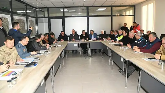 Bakan Çavuşoğlu'ndan Malatya'daki Depremzedelere Ziyaret