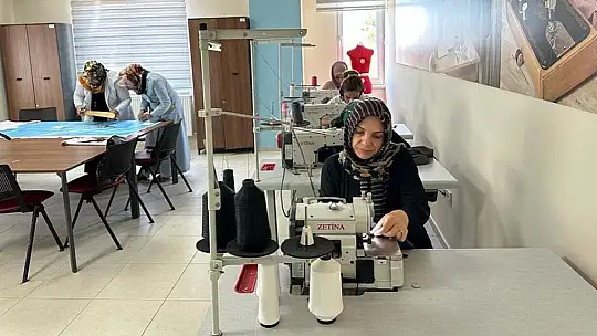Yeşilyurt Mesleki Eğitim ve Yaşam Merkezi'nde Açılan Hazır Giyim Kursu Yoğun İlgi Görüyor
