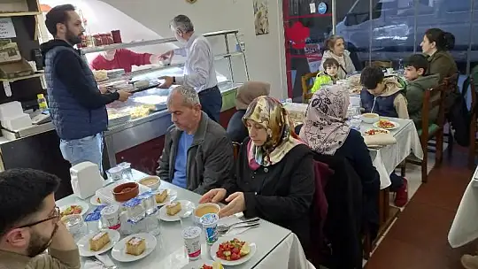 Hacı Hızır Mahalle Muhtarından Depremzedelere İftar Programı