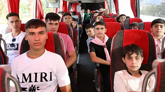 Battalgazi Belediyesi'nden Depremzede Öğrencilere İzcilik Kampı