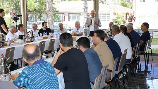 Başkan Güder, Veteriner Hekimlerle İstişare Toplantısı Gerçekleştirdi
