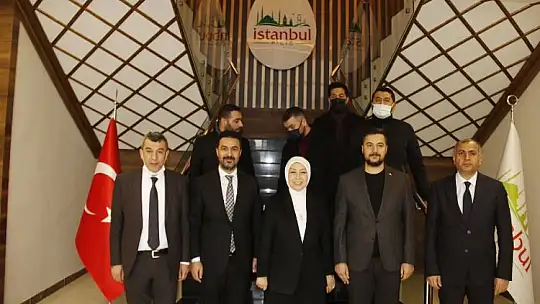 AK Partili Çalık'tan İstanbul Piliç Fabrikasına Ziyaret