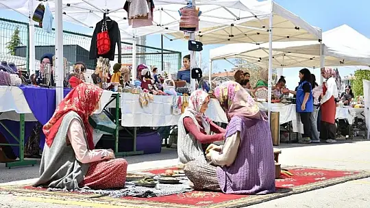 Yeşilyurt Gençlik ve Spor Festivalinde Renkli Görüntüler