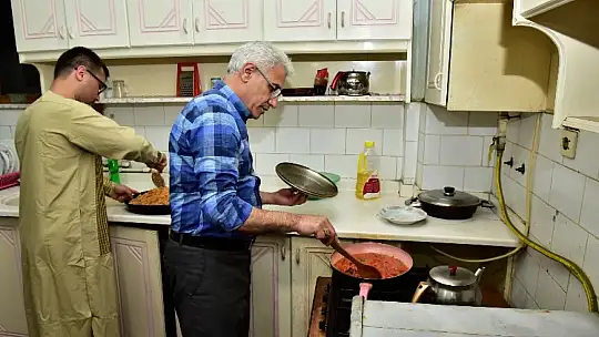 Güder, Uluslararası Öğrencilerle Sahur'da Buluştu
