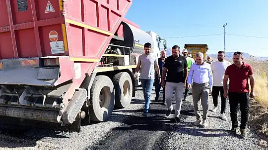 Yeşilyurt Belediyesi Kırsal Mahallelerdeki Yol Yatırımlarına Ağırlık Veriyor