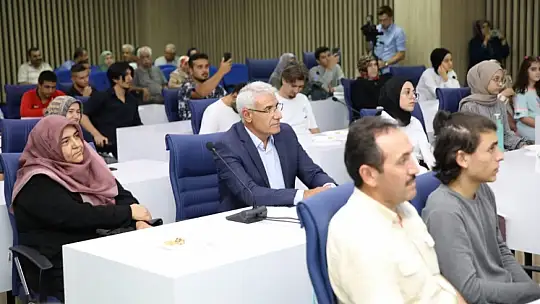 Başkan Güder, YKS'de Başarılı Öğrencileri Ödüllendirdi