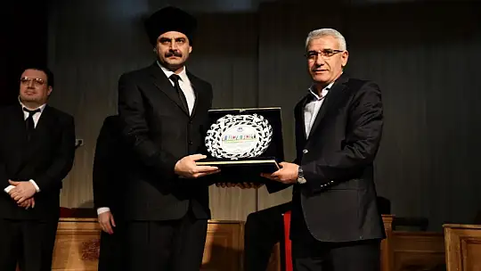 'İstiklal Yolu Mehmet Akif' Tiyatro Eseri Battalgazi'de Seyirci İle Buluştu