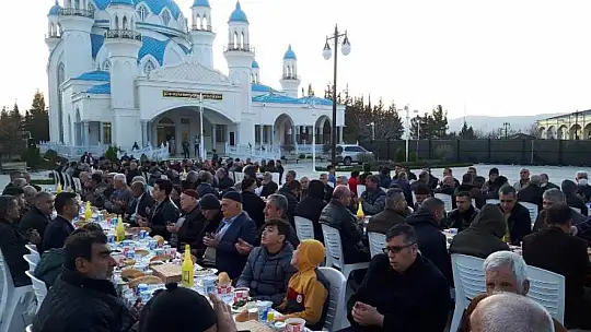 Gönül Dostları Şeyh Muhammed Kırçalı K.S. Türbesinde İftar Yemeğinde Buluştu