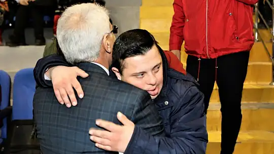 Başkan Güder'den Down Sendromlu Çocuklara Özel İlgi