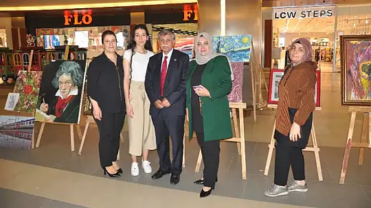 Ulusal Resim Sergisi Açılışına Yoğun İlgi