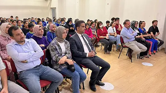 İnönü Ortaokulu Dünya Kadınlar Boks Şampiyonu Hatice AKBAŞ'ı Ağırladı.