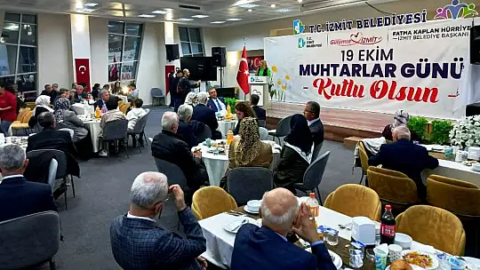 Başkan Fatma Kaplan Hürriyet'ten Terzibayırı Mahalle Muhtarı Cengiz Kurtuluş'a Plaket
