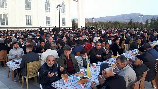Gönül Dostları Şeyh Muhammed Kırçalı K.S. Türbesinde İftar Yemeğinde Buluştu