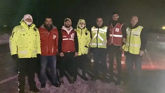 Mahsur Kalan Yolcuların İhtiyaçları Esenlik, Kızılay, AFAD Tarafından Karşılanıyor