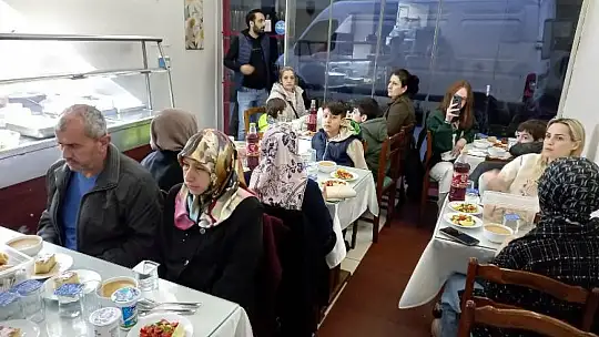 Hacı Hızır Mahalle Muhtarından Depremzedelere İftar Programı