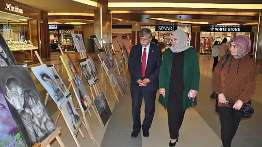 Ulusal Resim Sergisi Açılışına Yoğun İlgi