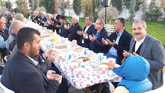 Gönül Dostları Şeyh Muhammed Kırçalı K.S. Türbesinde İftar Yemeğinde Buluştu