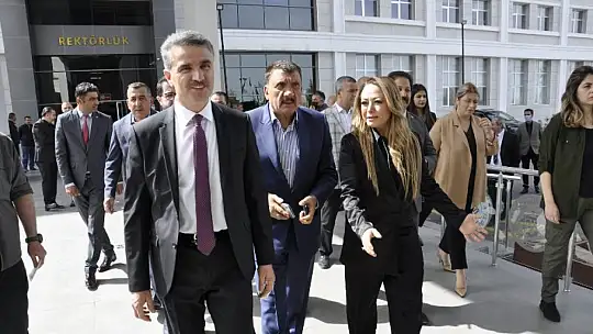MTÜ'de Özal'ı Anma Töreni Düzenlendi