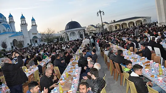 Gönül Dostları Şeyh Muhammed Kırçalı K.S. Türbesinde İftar Yemeğinde Buluştu