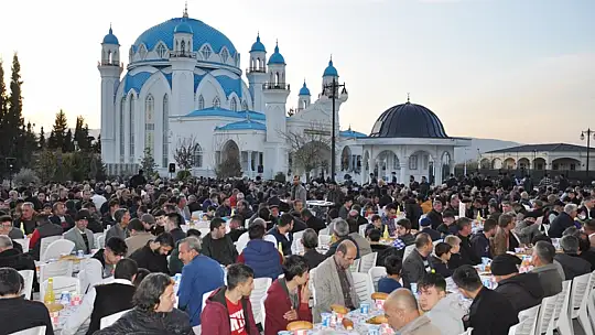 Gönül Dostları Şeyh Muhammed Kırçalı K.S. Türbesinde İftar Yemeğinde Buluştu