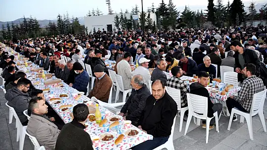 Gönül Dostları Şeyh Muhammed Kırçalı K.S. Türbesinde İftar Yemeğinde Buluştu