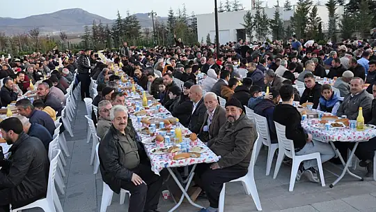 Gönül Dostları Şeyh Muhammed Kırçalı K.S. Türbesinde İftar Yemeğinde Buluştu