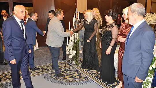 Tuğçe ve Onurhan Dillere Destan Düğün ile Evlendi.