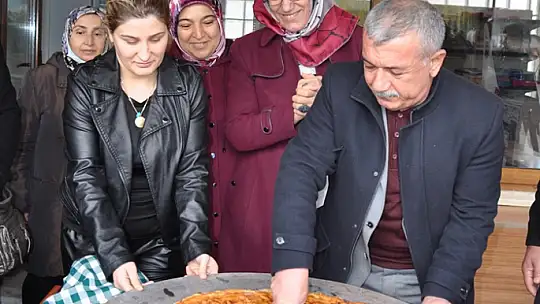 Akçadağ Kadın Kooperatifinden Saç Kömbesi Tanıtımı