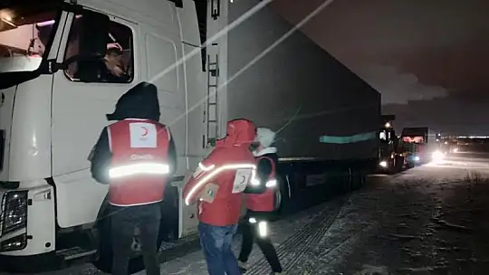 Mahsur Kalan Yolcuların İhtiyaçları Esenlik, Kızılay, AFAD Tarafından Karşılanıyor