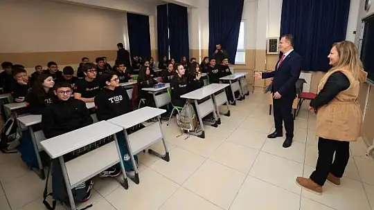 Öğrencilere Yeni Dönemin İlk Dersi Vali Dr. İdris Akbıyık'tan