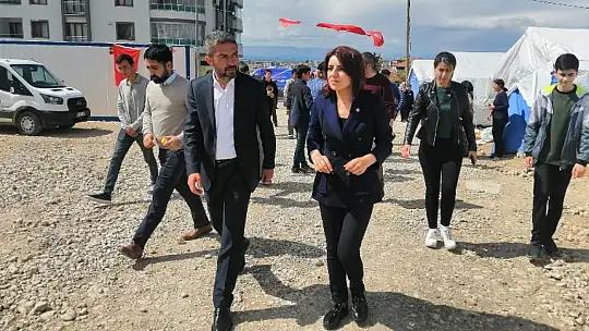 Cumhuriyet Halk Partisi (CHP) Mersin Mv. Adayı Gülcan Kış, Enver Kiraz'a Destek Ziyetinde Bulundu