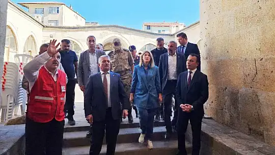 Vali Yazıcı ve Milletvekili Ölmeztoprak Hekimhan Tarihi Taş Han'da