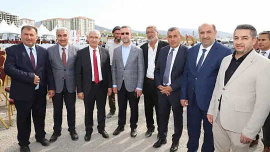 100. Yıl Kent Parkı Temel Atma ve İlk Fidanı Toprakla Buluştu