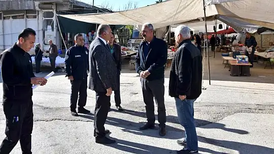 Başkan Zelyurt'tan Pazar Esnafına Ziyareti